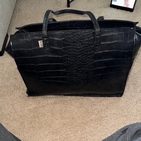 Black Crocodile-Embossed Women’s Bag - Picture 4 of 5